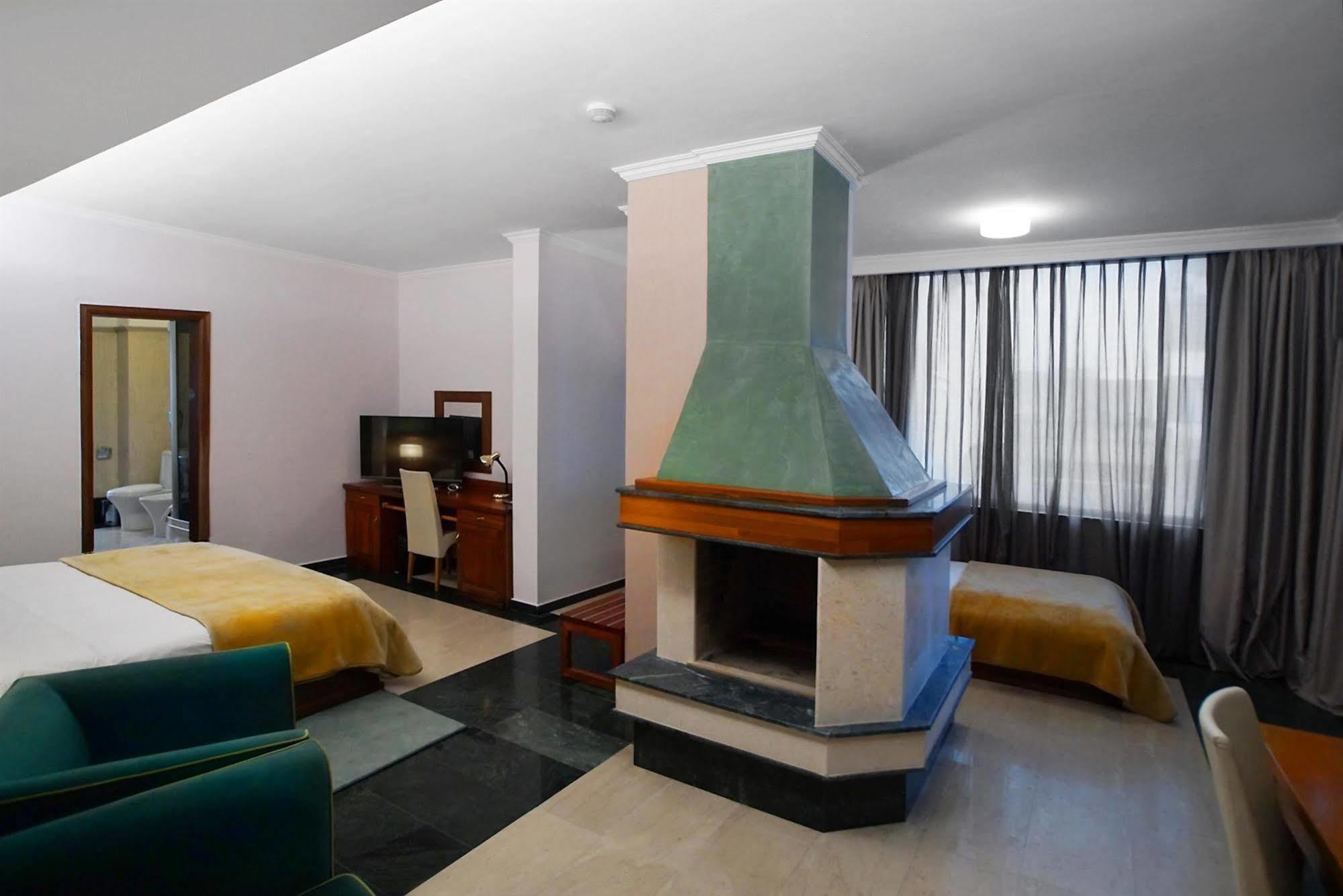 Nov Hotel Tirana Extérieur photo