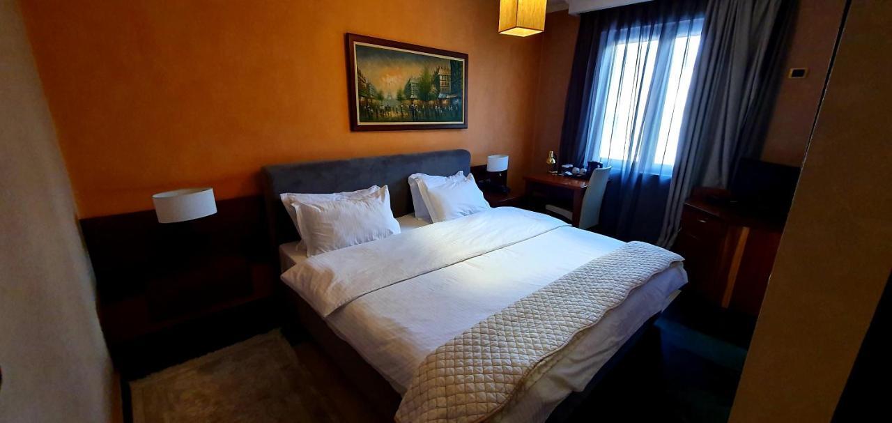 Nov Hotel Tirana Extérieur photo